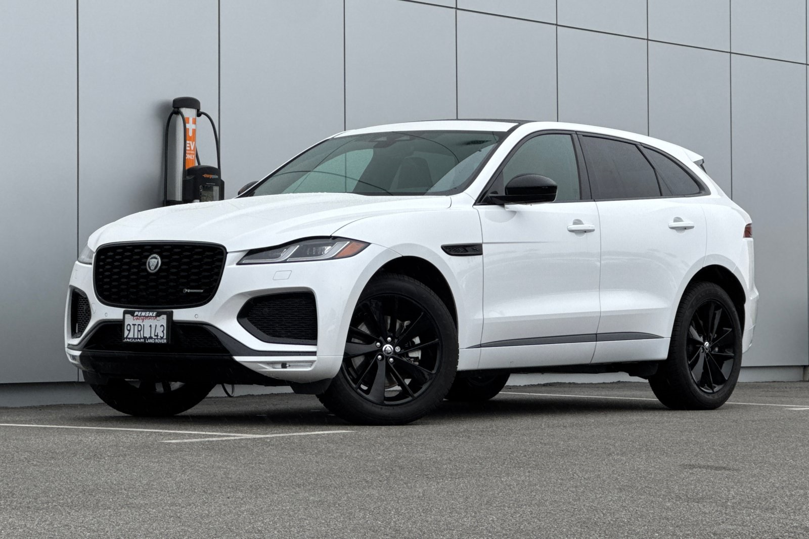 2025 Jaguar F-PACE R-Dynamic S's photo