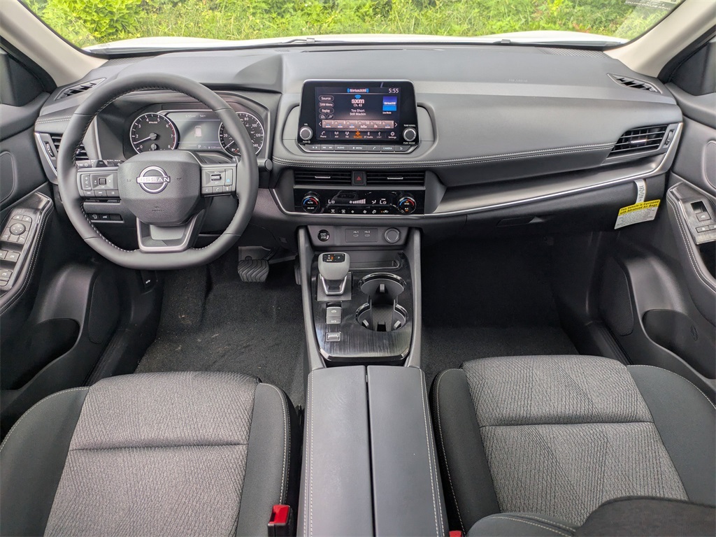 2025 Nissan Rogue SV photo 14