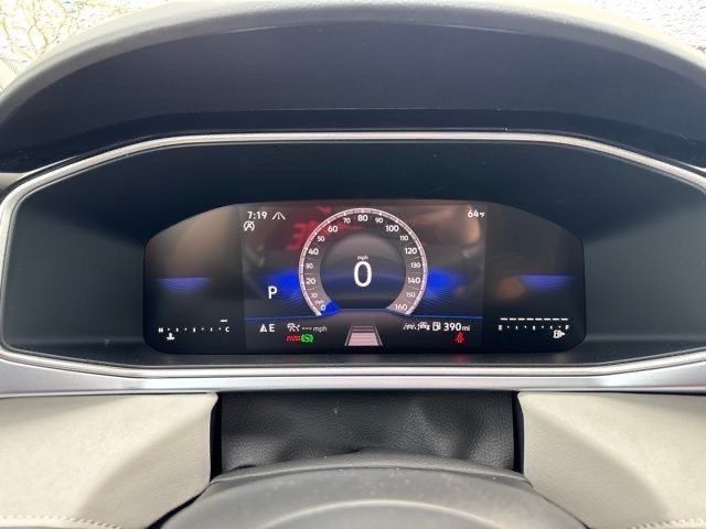 2025 Volkswagen Taos SE photo 9