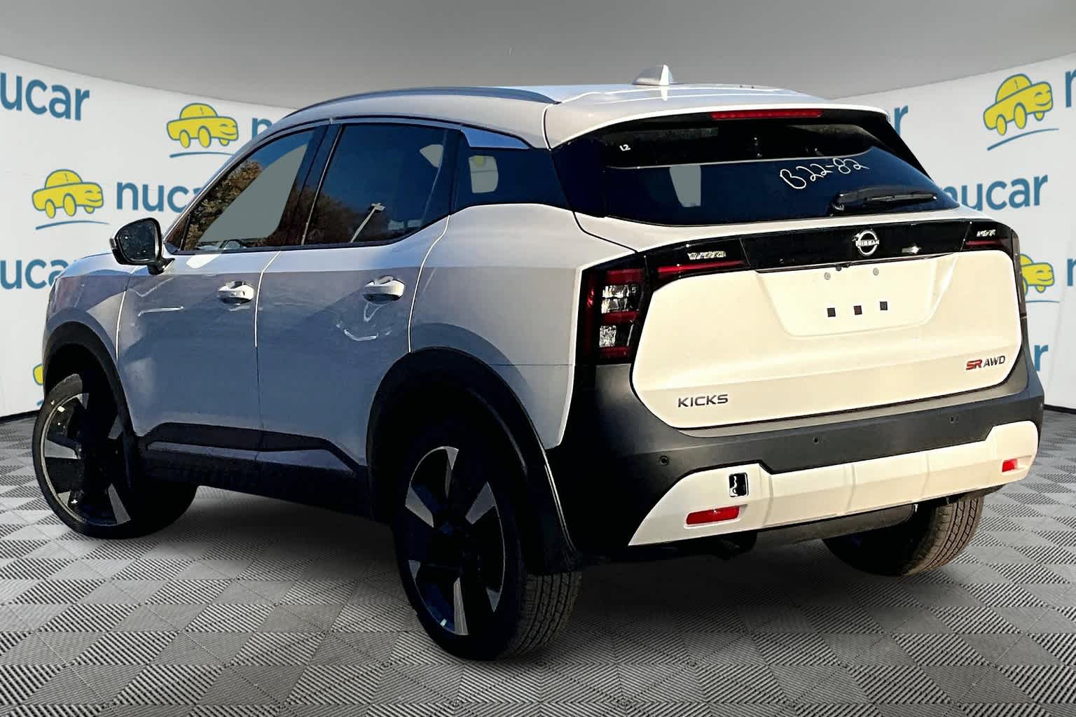 2025 Nissan Kicks SR photo 4