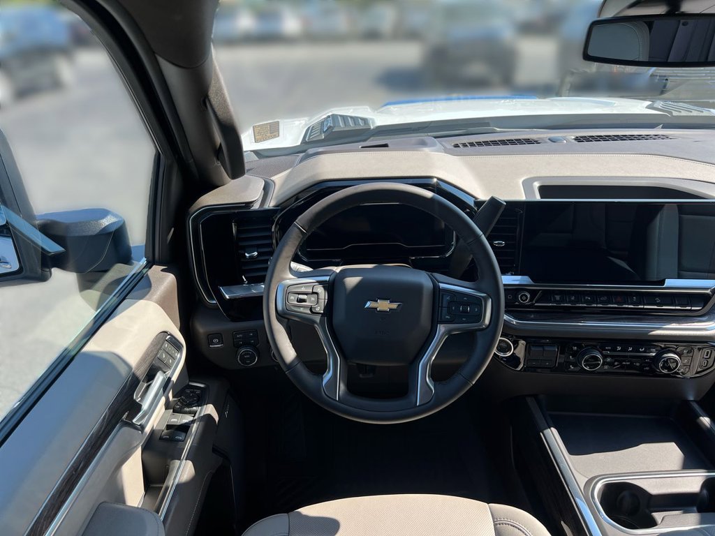 2025 Chevrolet Silverado 2500HD LTZ photo 10