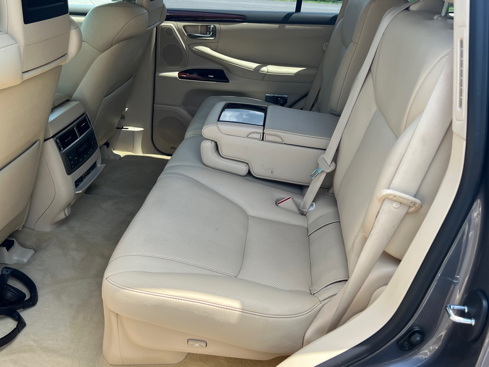 2014 Lexus LX 570 photo 17