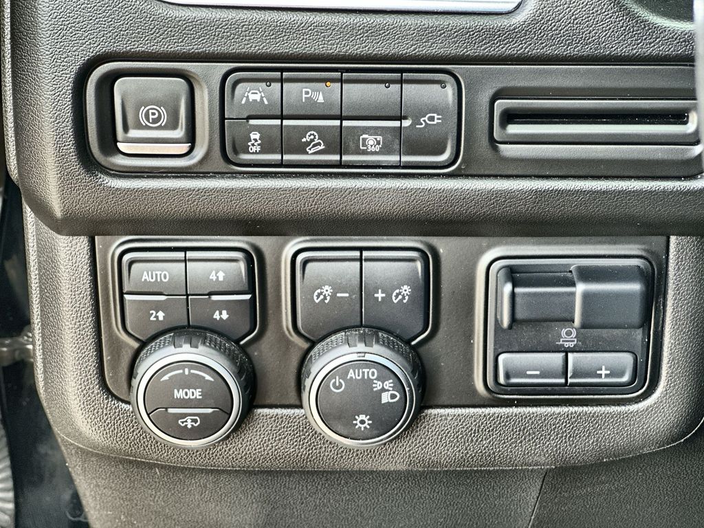 2022 Chevrolet Suburban Z71 photo 18