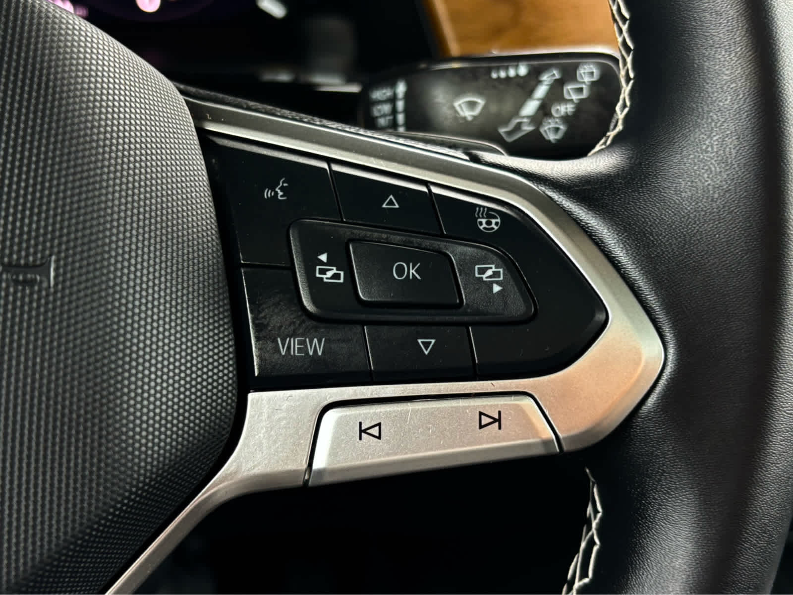 2025 Volkswagen Atlas SE Technology photo 16