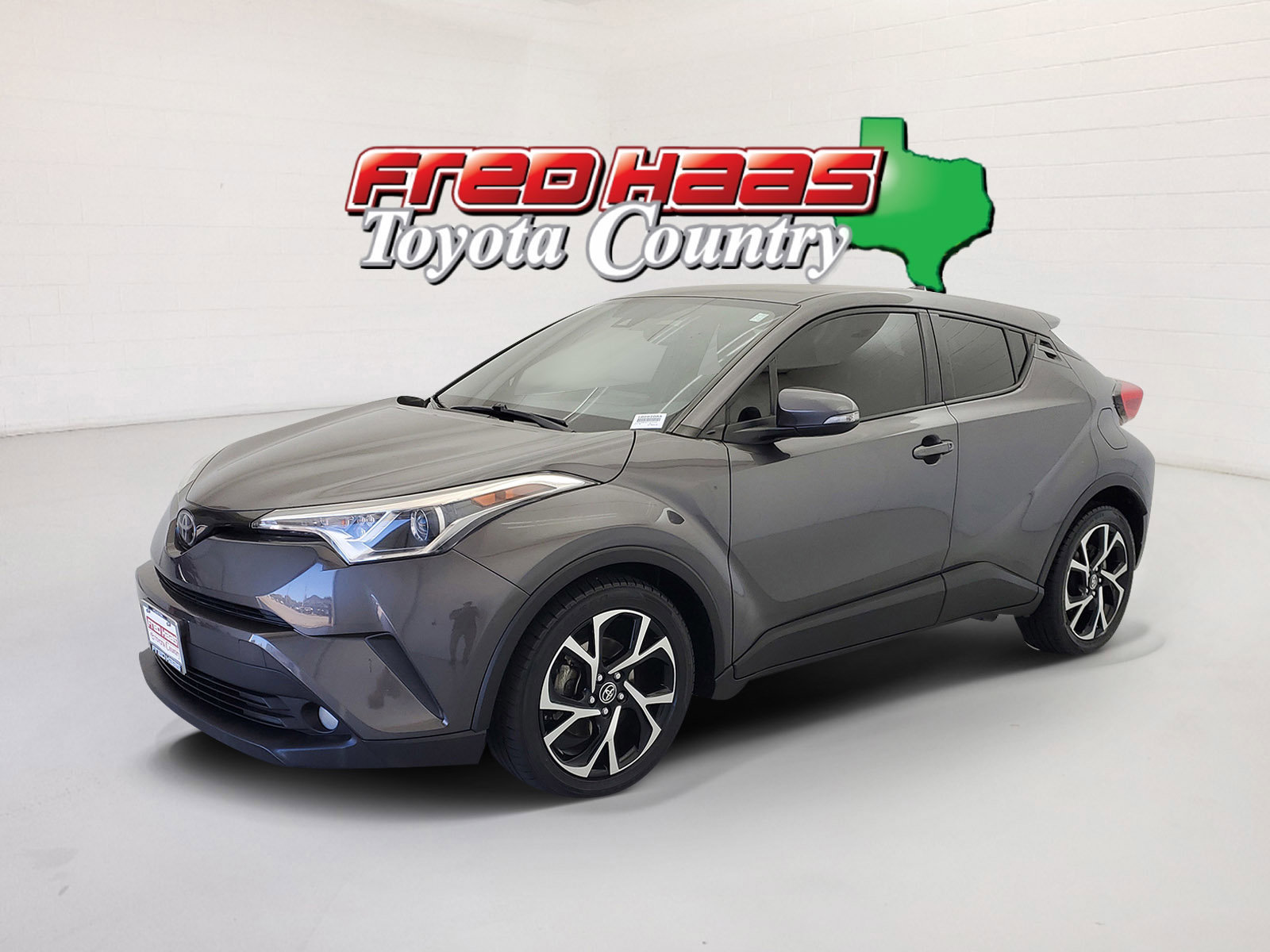 2018 Toyota C-HR XLE Premium's photo