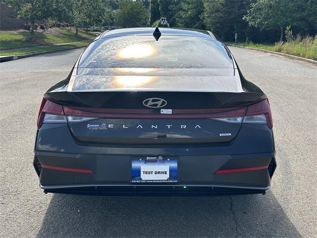 2025 Hyundai Elantra Hybrid Limited photo 4