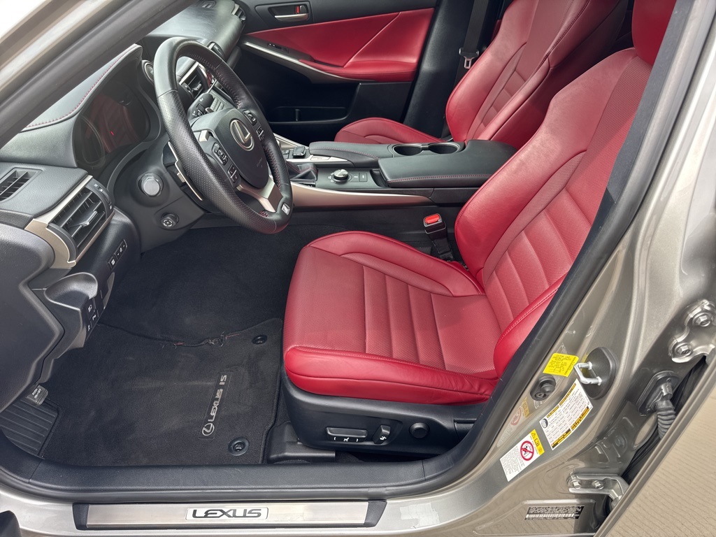 2018 Lexus IS 300 photo 17