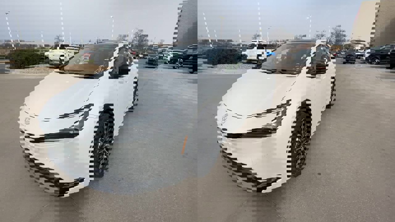 2025 Toyota Prius XLE photo 4