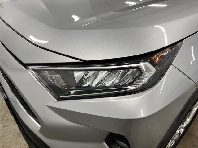 2021 Toyota RAV4 XLE Premium photo 7