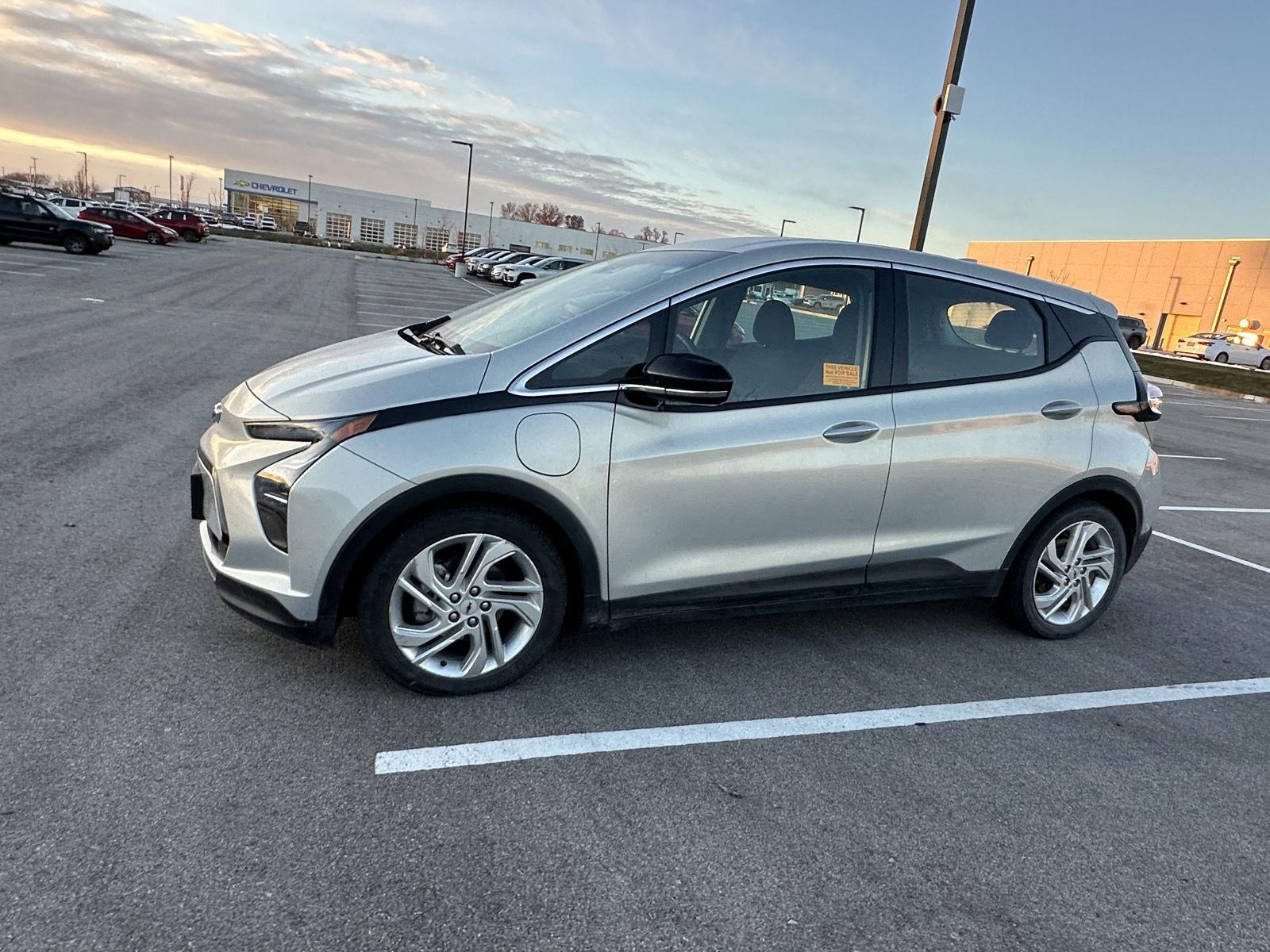 2022 Chevrolet Bolt EV 1LT photo 2