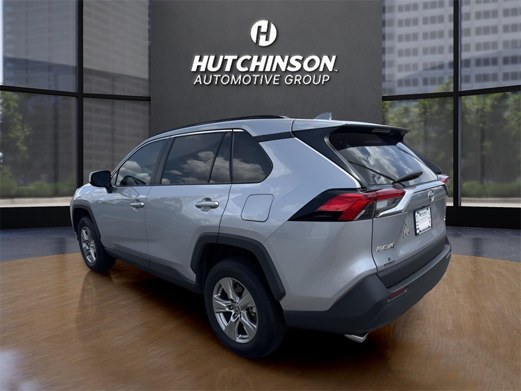 2023 Toyota RAV4 XLE photo 4