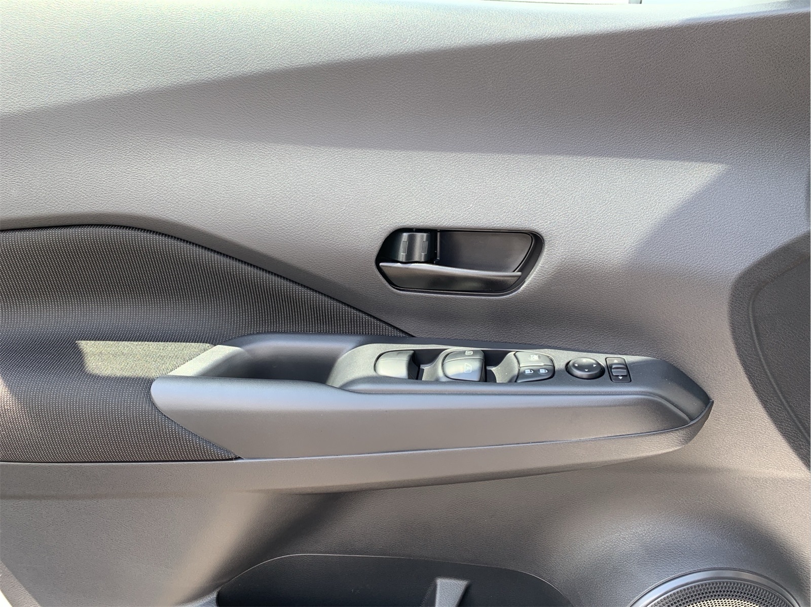 2025 Nissan Kicks Play S photo 11