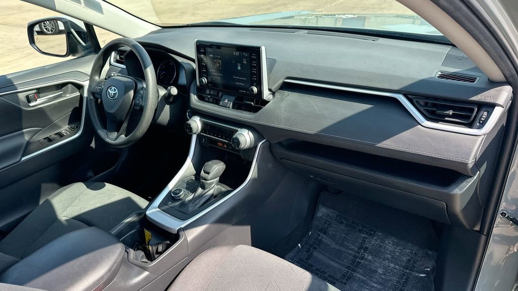 2021 Toyota RAV4 Hybrid XLE photo 28