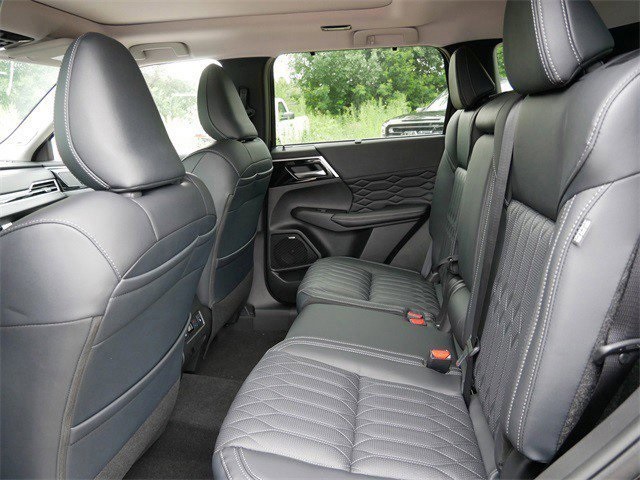 2025 Mitsubishi Outlander SEL photo 5