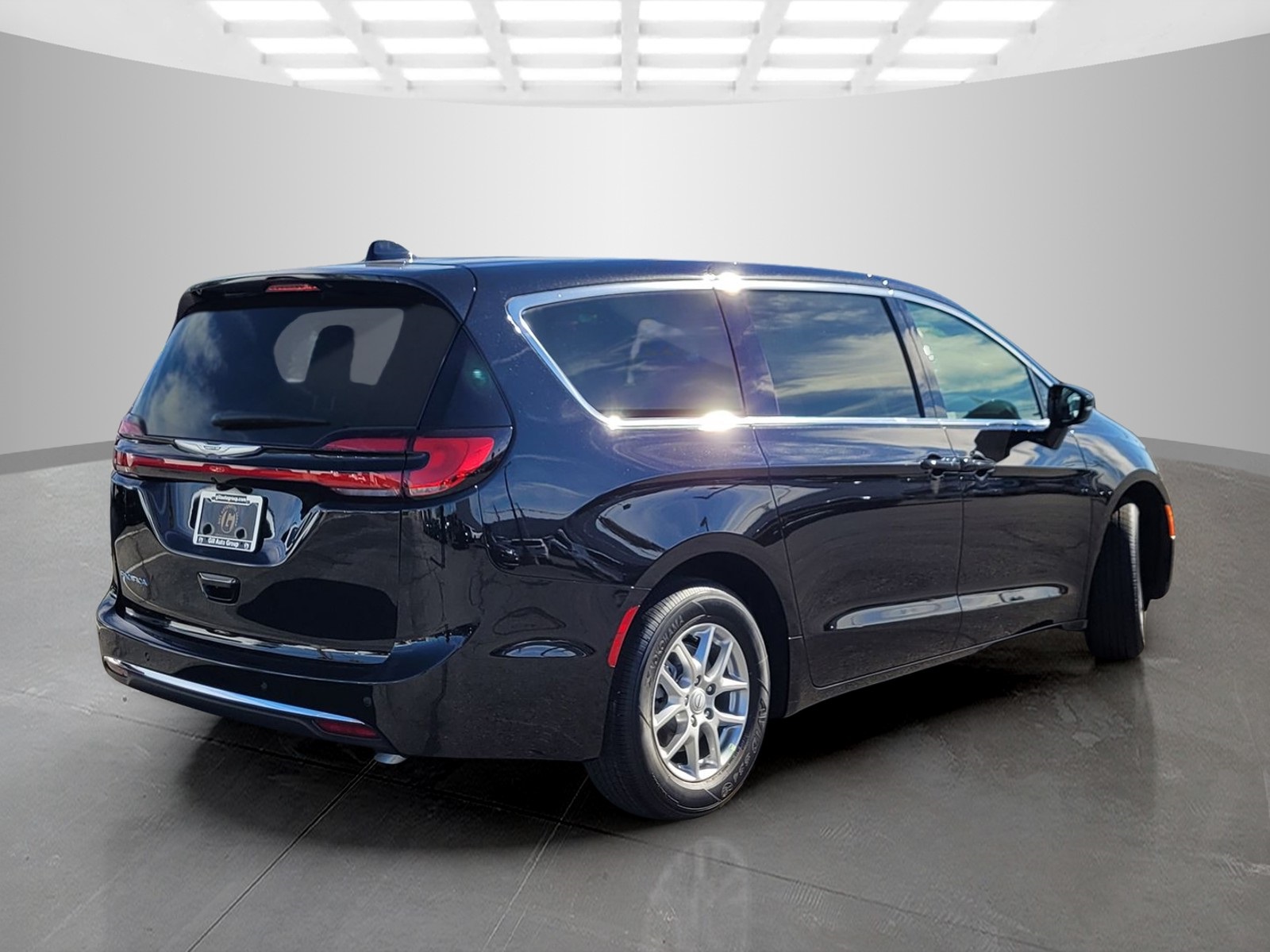 2026 Chrysler Pacifica photo 4