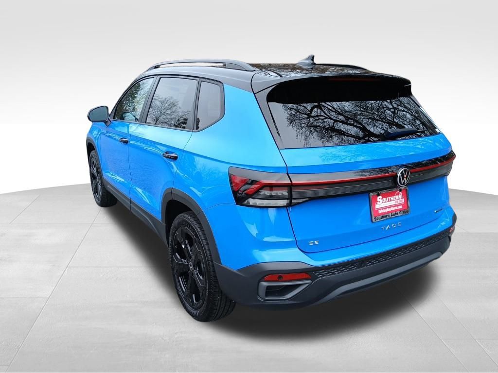 2025 Volkswagen Taos SE photo 3