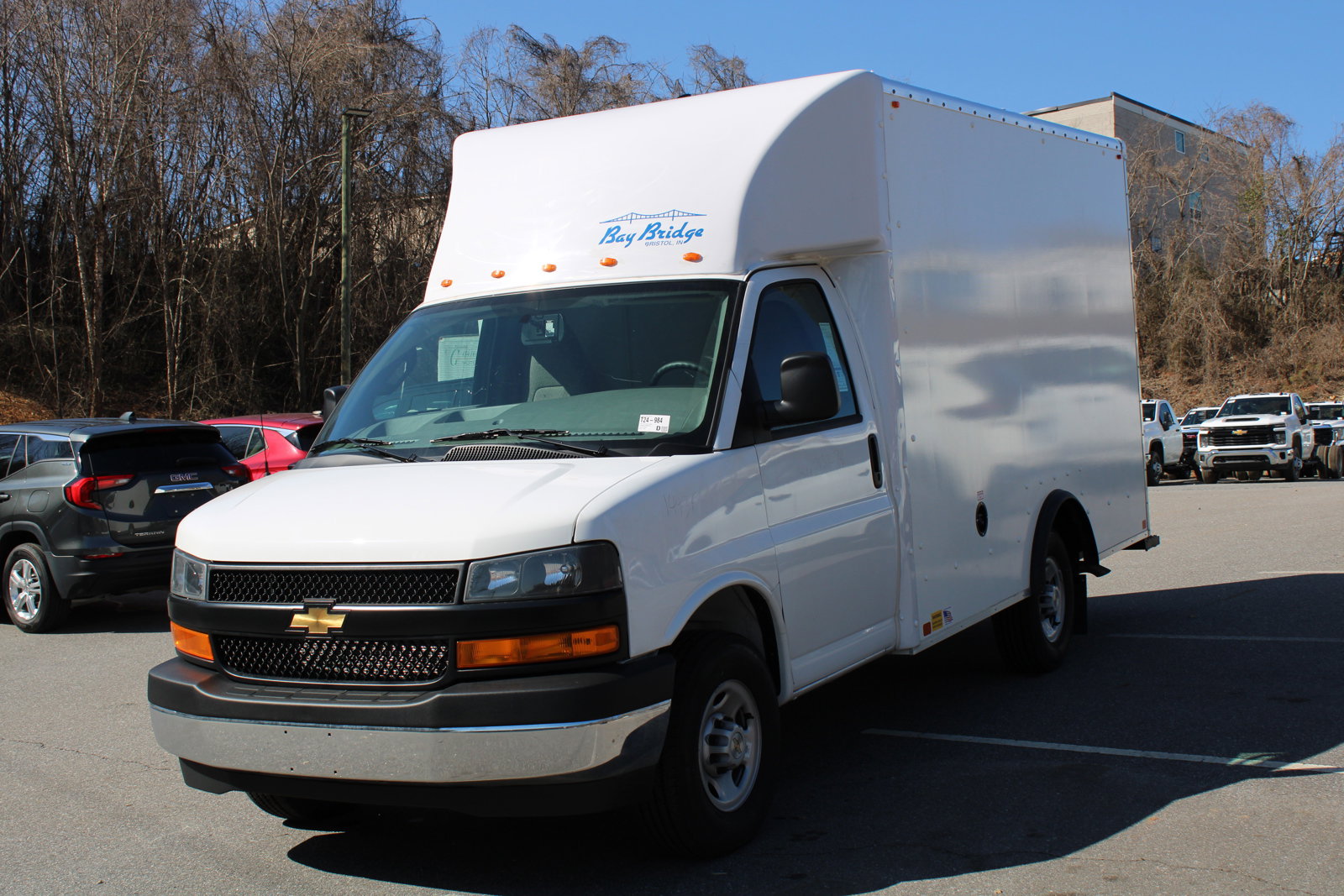 2024 Chevrolet Express Cutaway 3500 photo 2