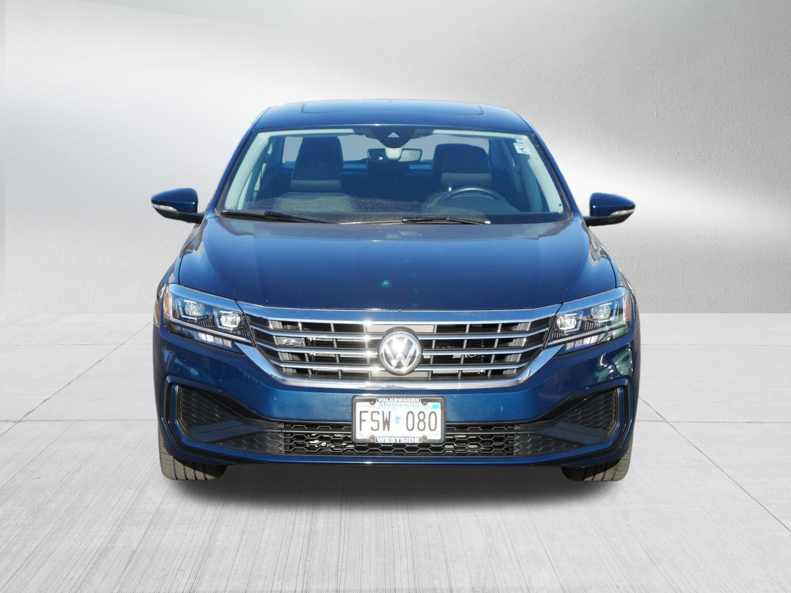2020 Volkswagen Passat 2.0T R-Line photo 2