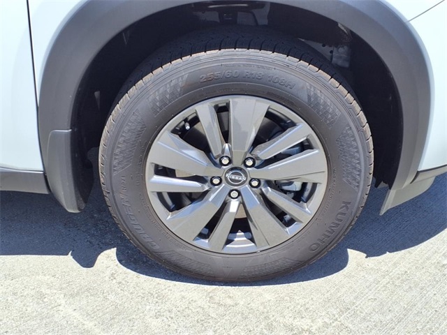2025 Nissan Pathfinder S photo 4