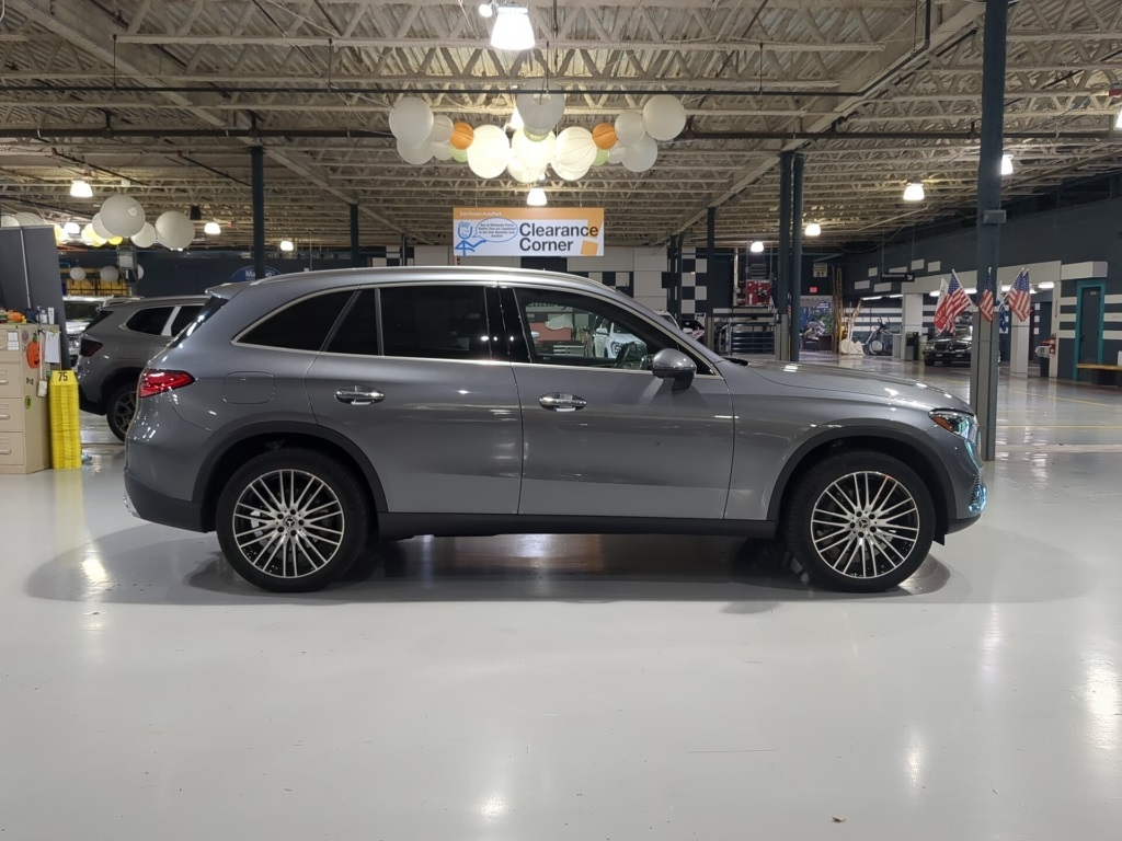 2023 Mercedes Benz GLC 300 4MATIC photo 4