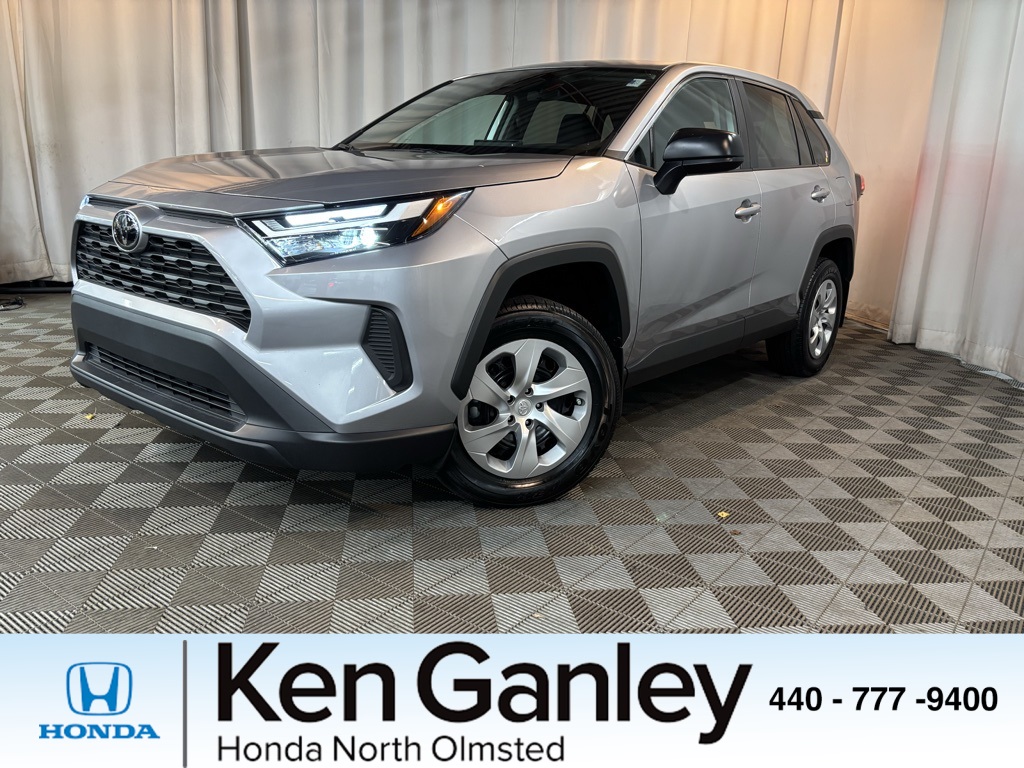 2023 Toyota RAV4 LE's photo