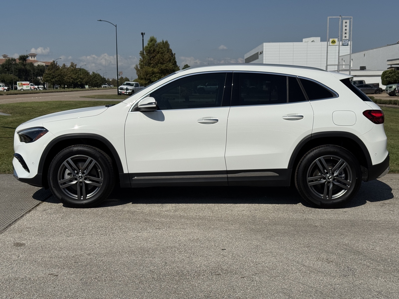 2025 Mercedes Benz GLA 250 photo 2
