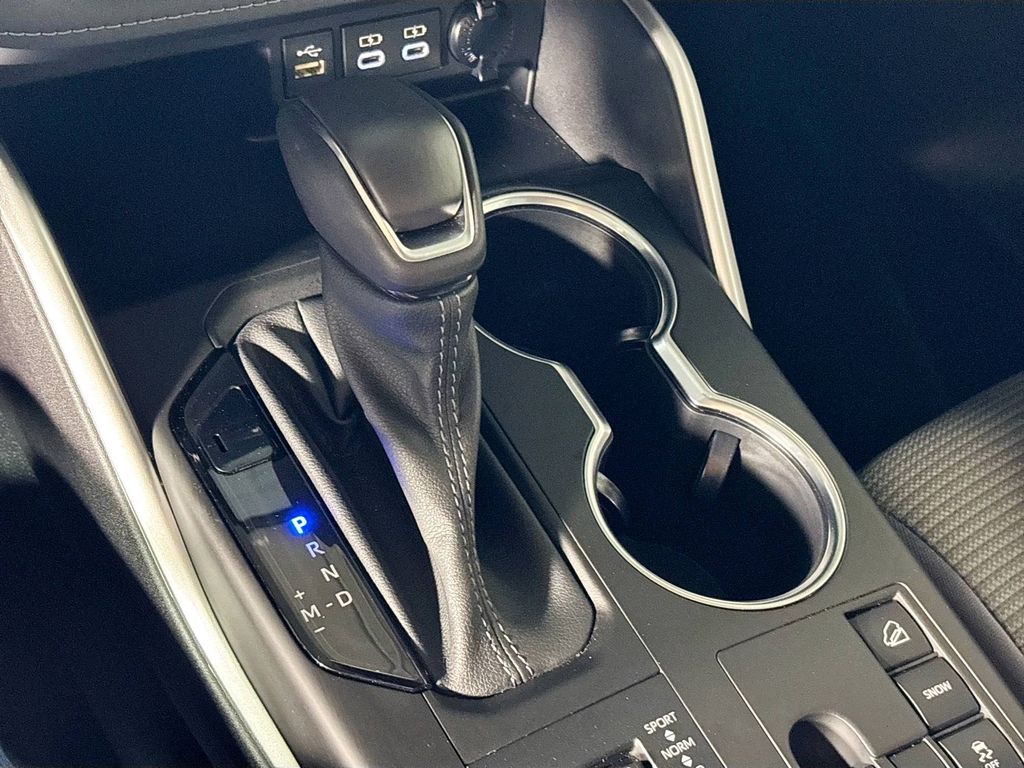 2023 Toyota Highlander LE photo 16