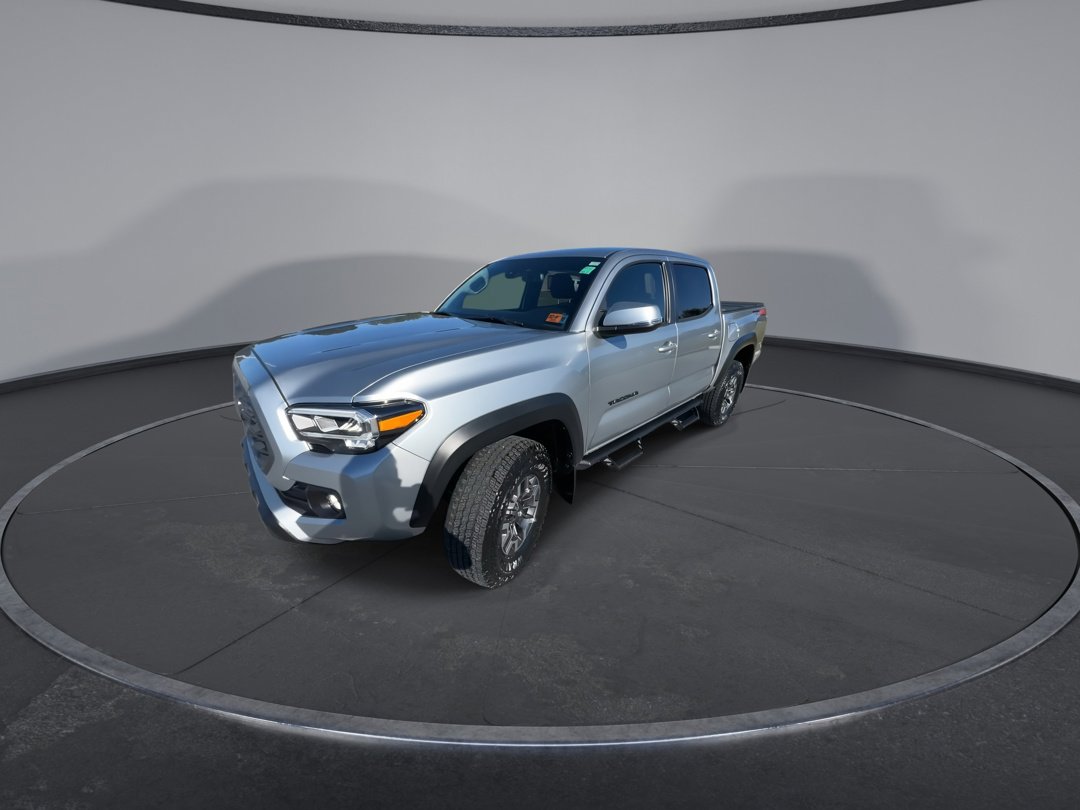 2023 Toyota Tacoma TRD photo 3