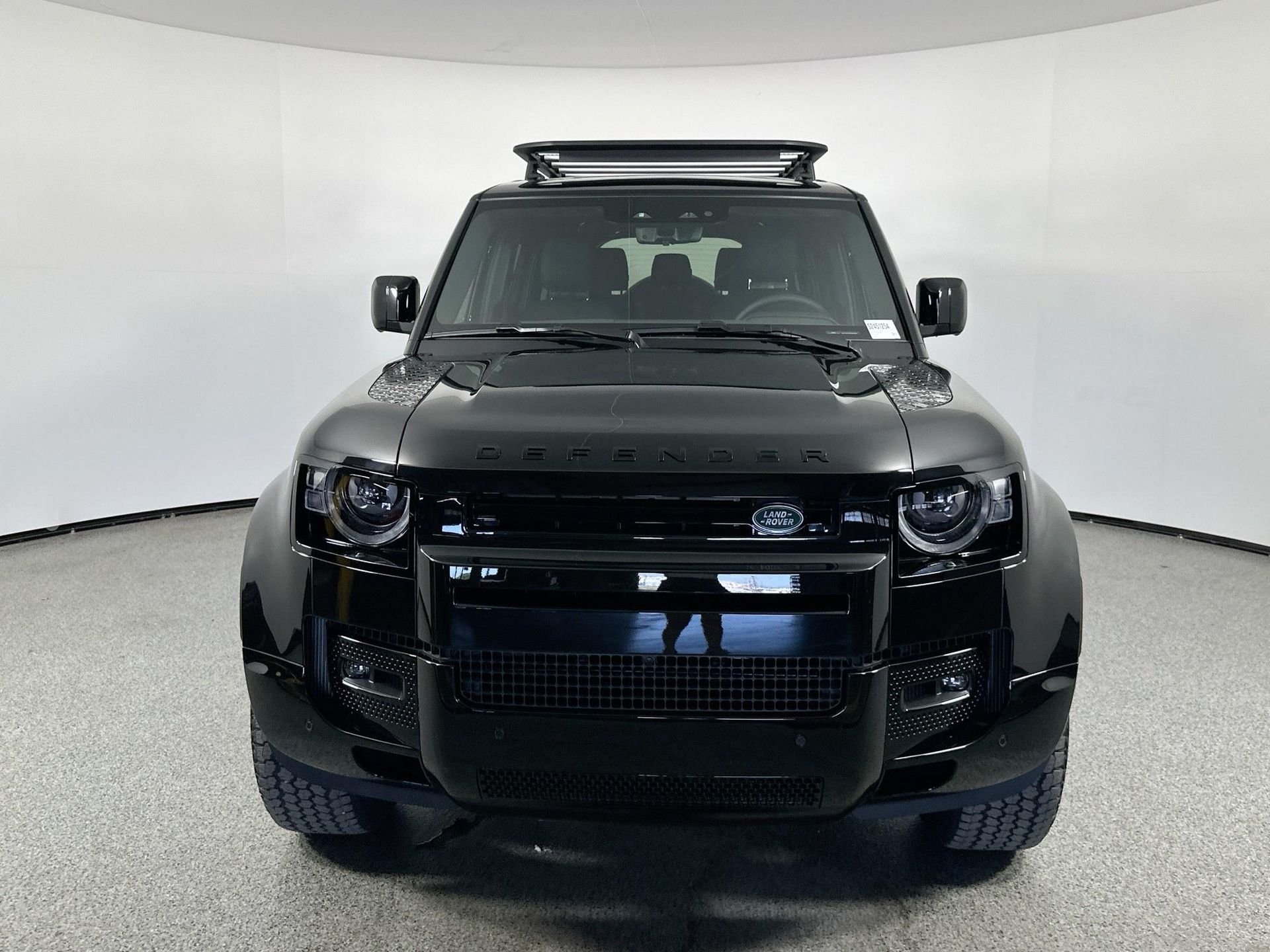 2025 Land Rover Defender 130 X-Dynamic SE photo 2