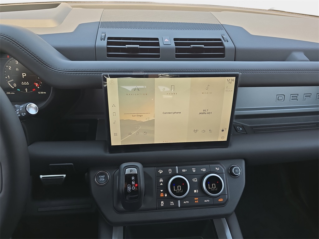 2025 Land Rover Defender 110 V8 photo 19