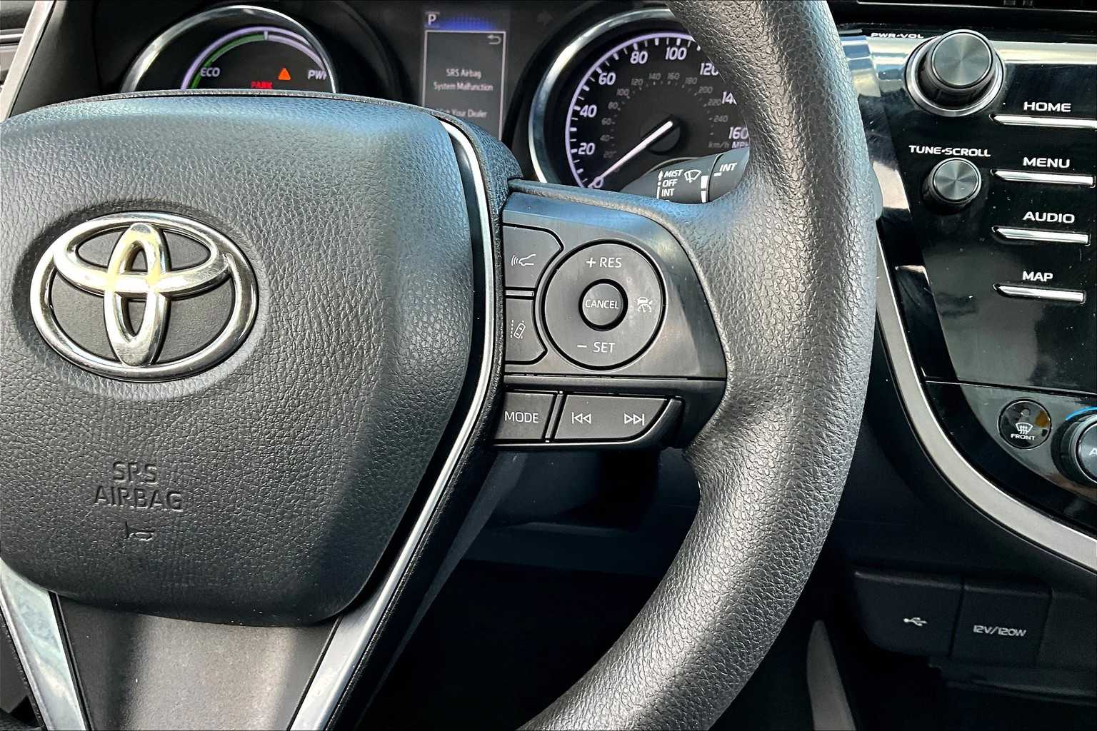 2020 Toyota Camry Hybrid LE photo 20