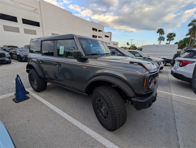 2025 Ford Bronco Badlands photo 2