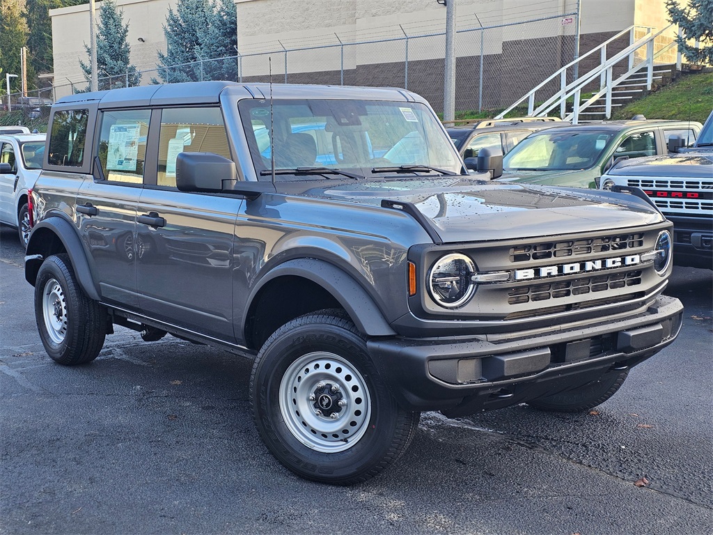 2025 Ford Bronco 4-Door Base's photo