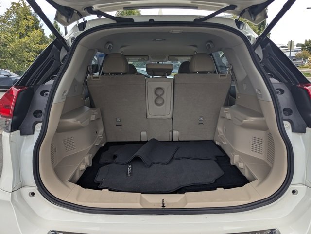 2018 Nissan Rogue SV photo 19