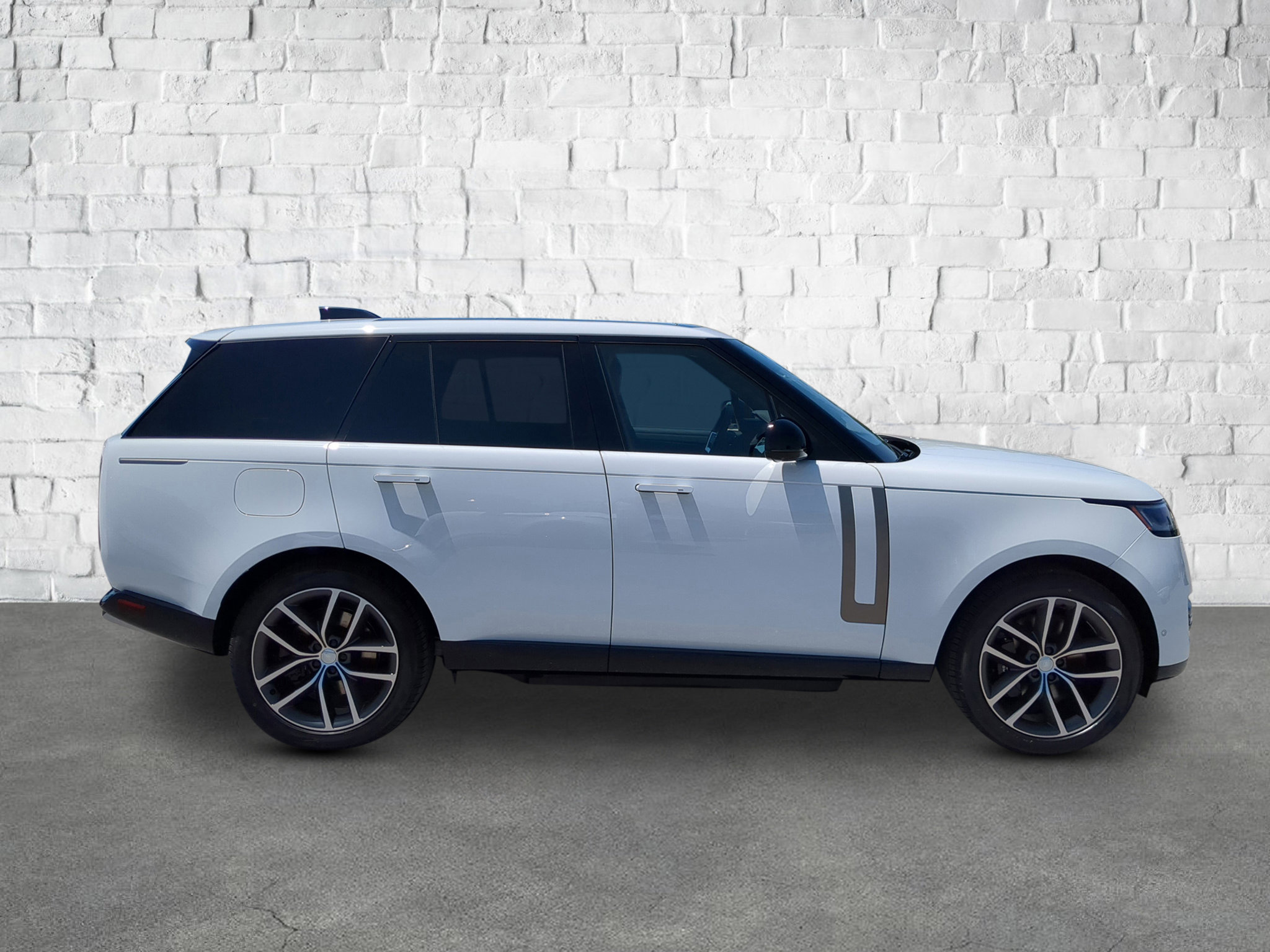 2025 Land Rover Range Rover SE photo 4