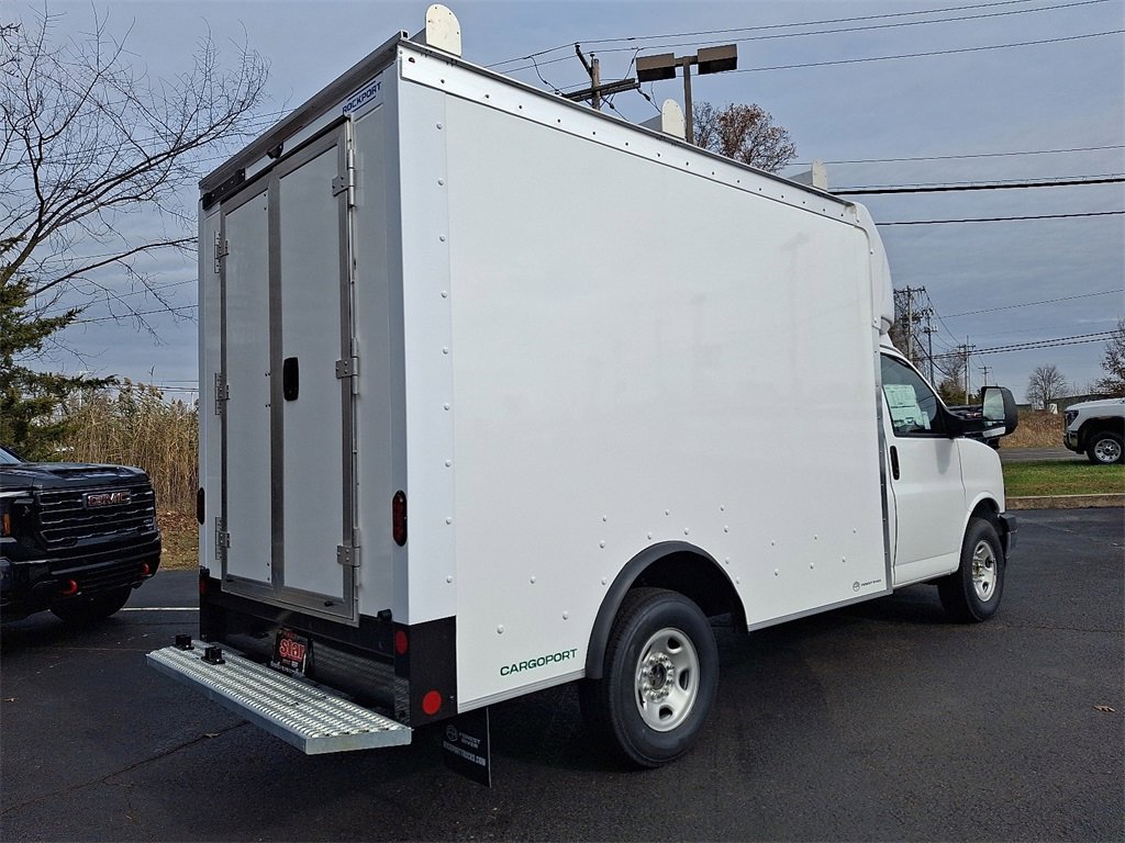 2025 Gmc Savana Cutaway 3500 photo 4