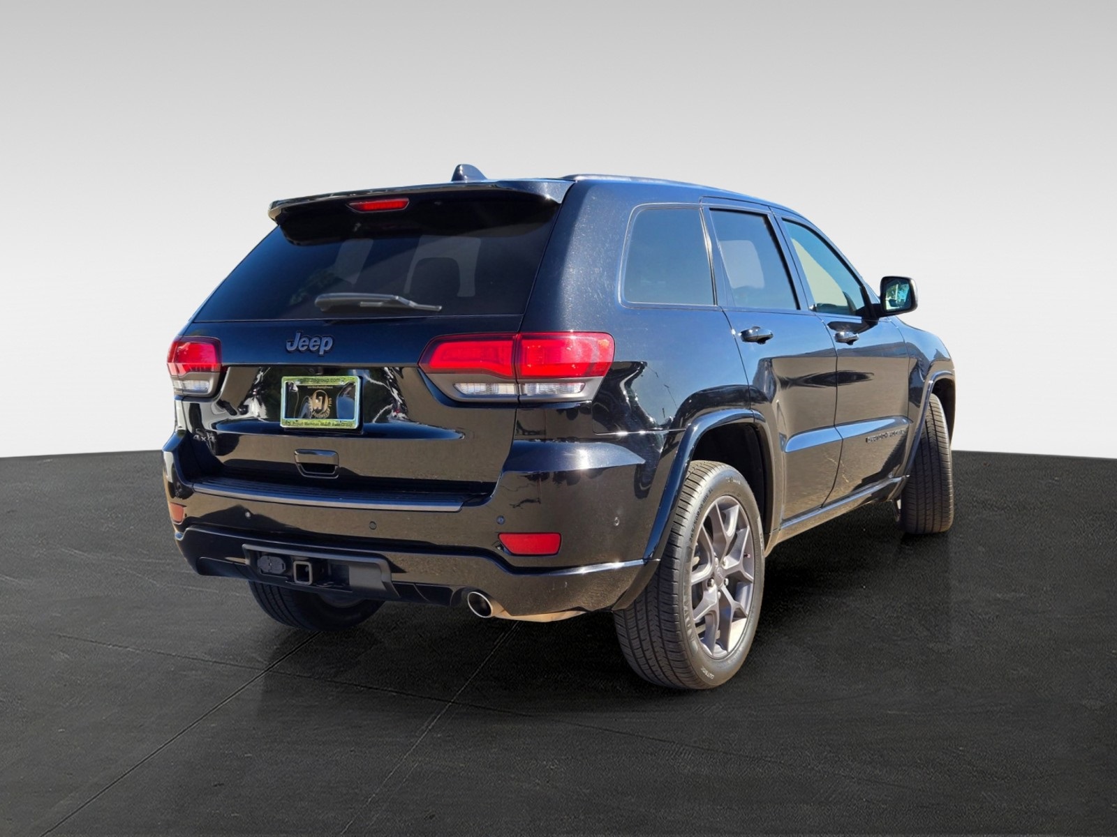 2021 Jeep Grand Cherokee Anniversary Edition photo 4