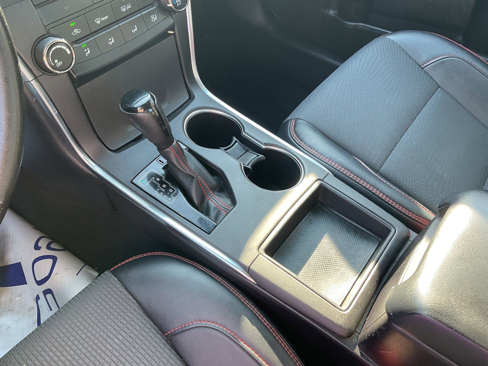 2016 Toyota Camry SE photo 28