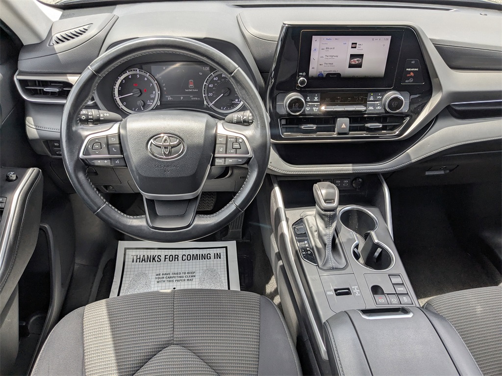 2023 Toyota Highlander LE photo 14