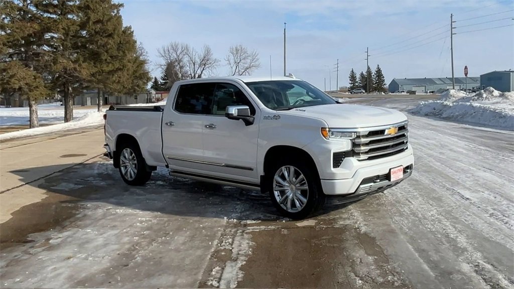 Used 2022 Chevrolet Silverado 1500 High Country with VIN 1GCUDJET9NZ505200 for sale in Oslo, Minnesota