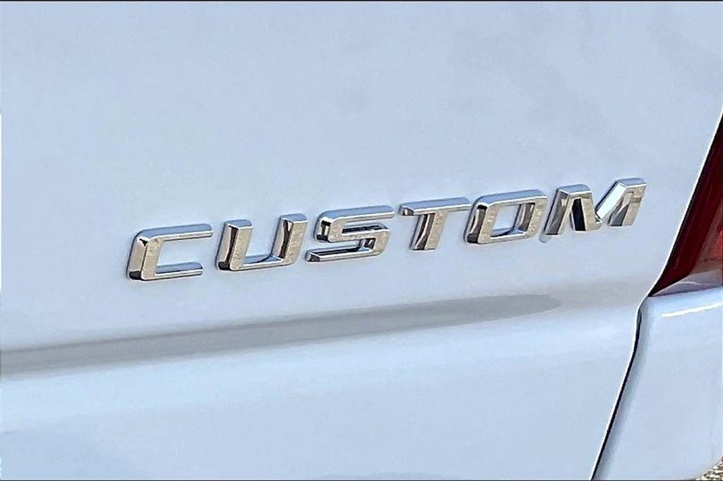 2025 Chevrolet Silverado 2500HD Custom photo 8