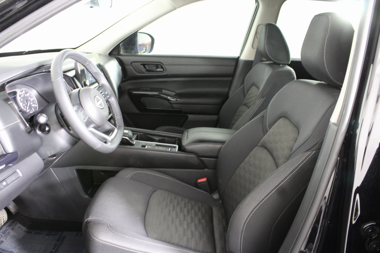 2024 Nissan Pathfinder SV photo 11