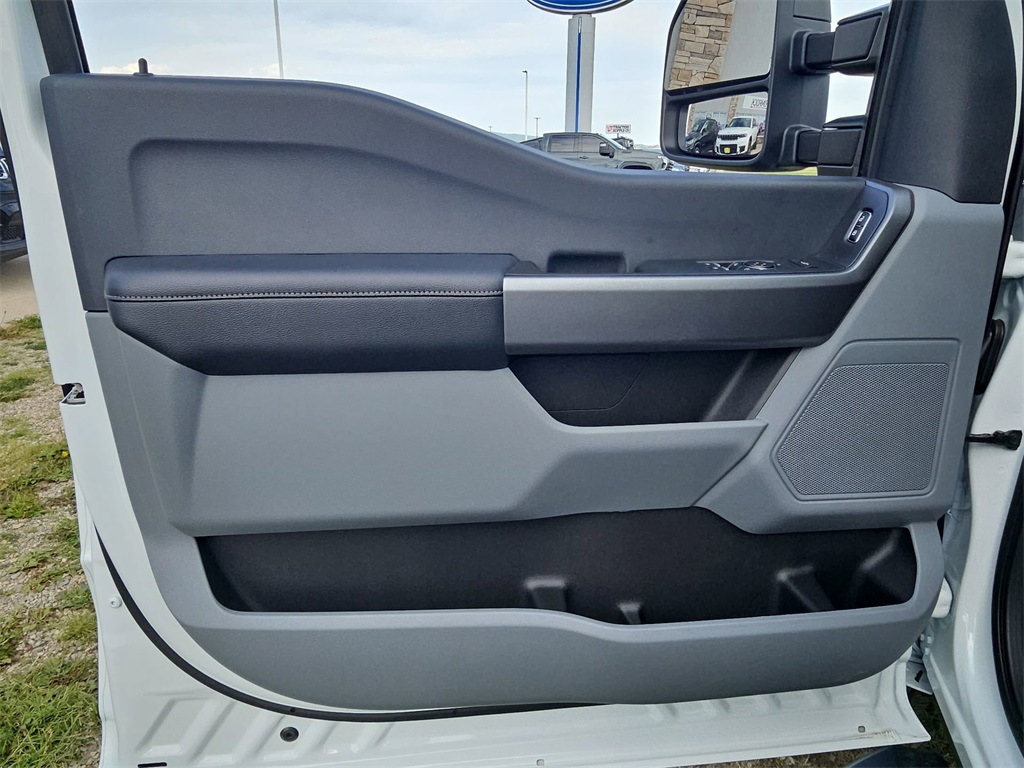 2025 Ford F-350 XLT photo 27