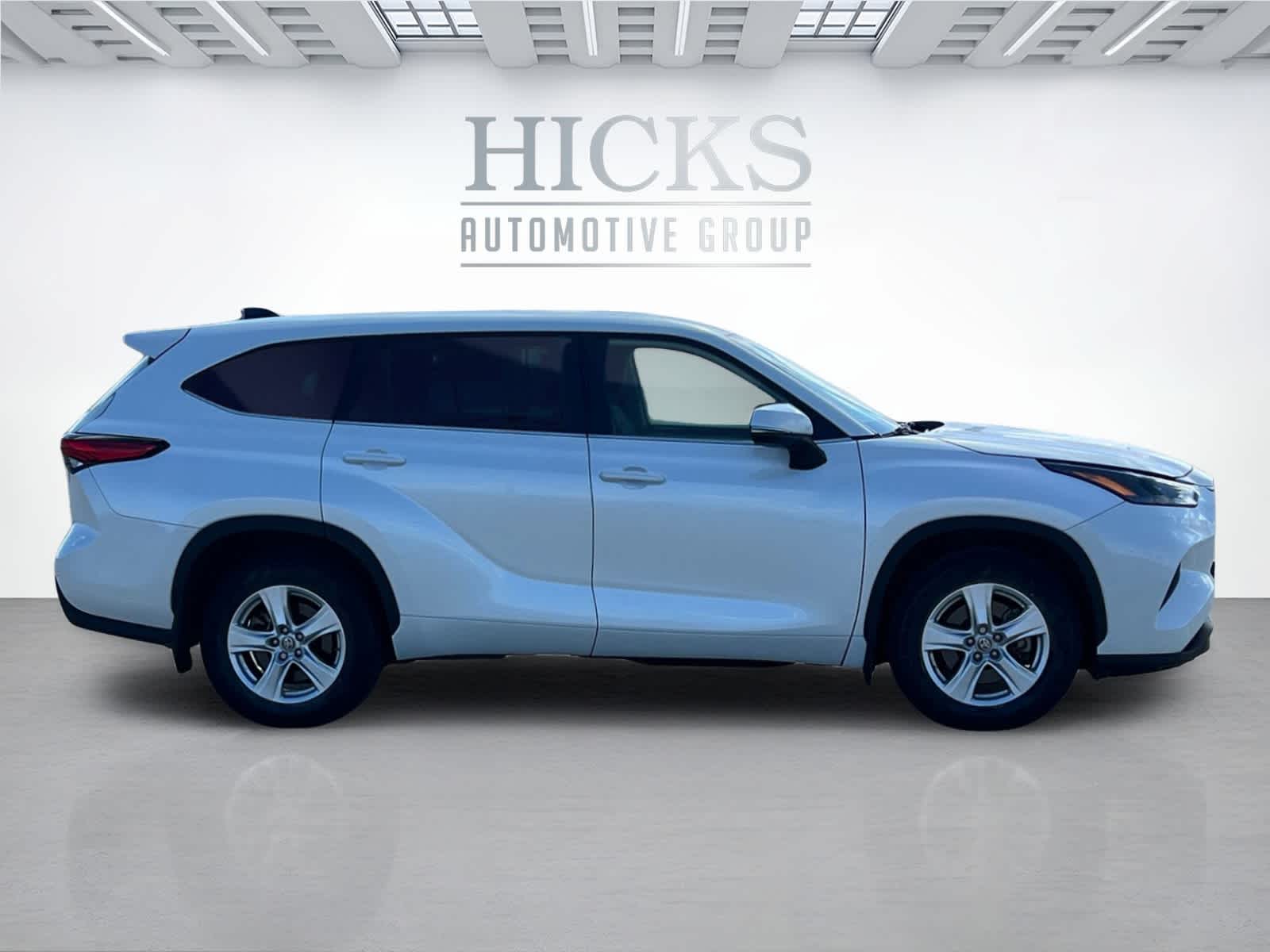 2023 Toyota Highlander L photo 2
