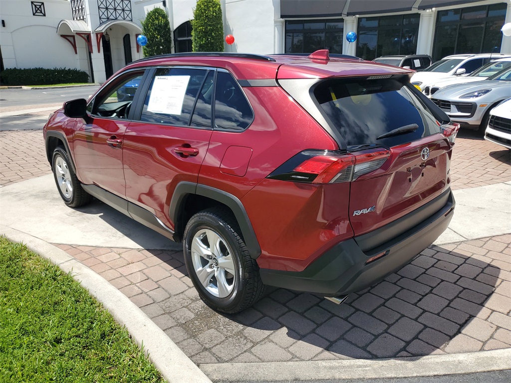 2019 Toyota RAV4 XLE photo 3