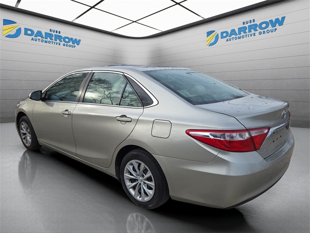 2015 Toyota Camry LE photo 3