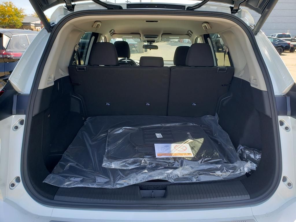 2026 Nissan Rogue SV photo 5