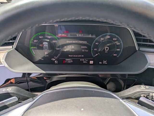 2022 Audi e-tron Premium Plus photo 21