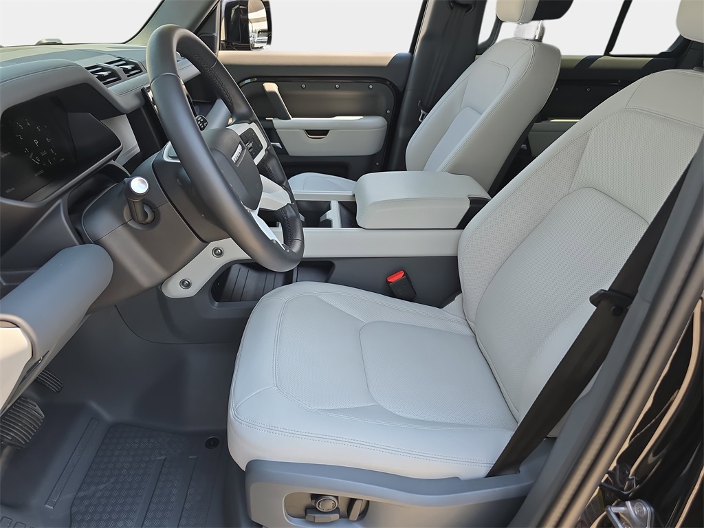 2025 Land Rover Defender 110 X-Dynamic SE photo 11