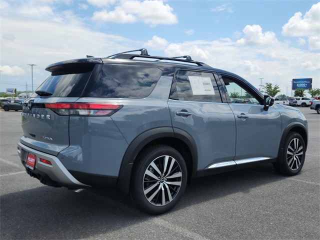 2025 Nissan Pathfinder Platinum photo 3
